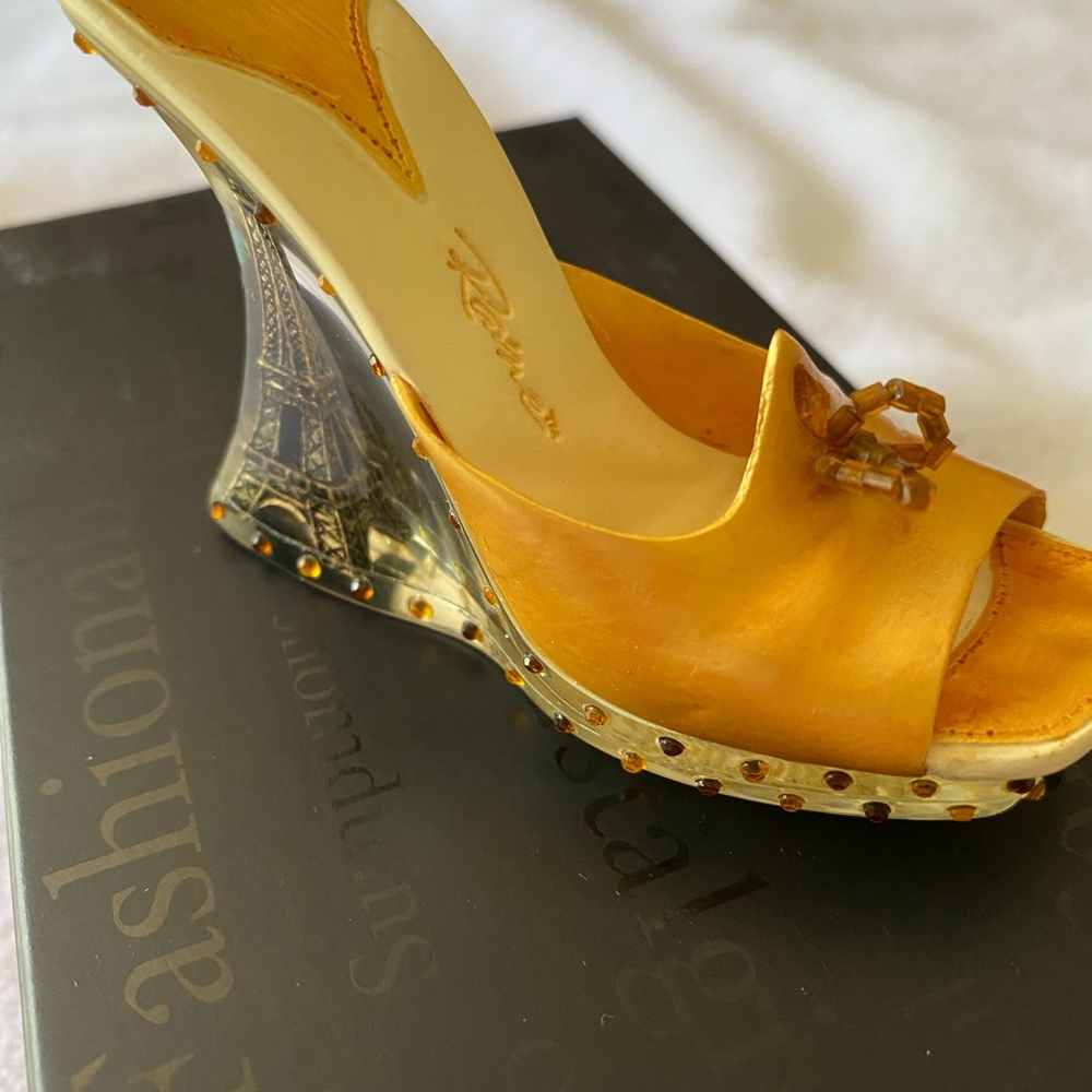 Just The Right Shoe “Ooh La La” New